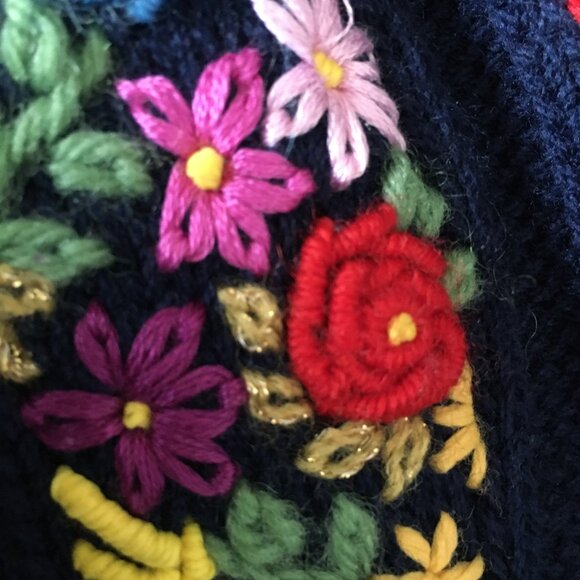Hand Knit Cottagecore Wool Knit Floral Vest - Picture 10 of 14